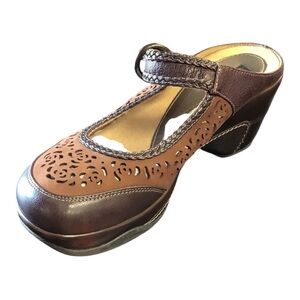 White Mountain Leather Clogs